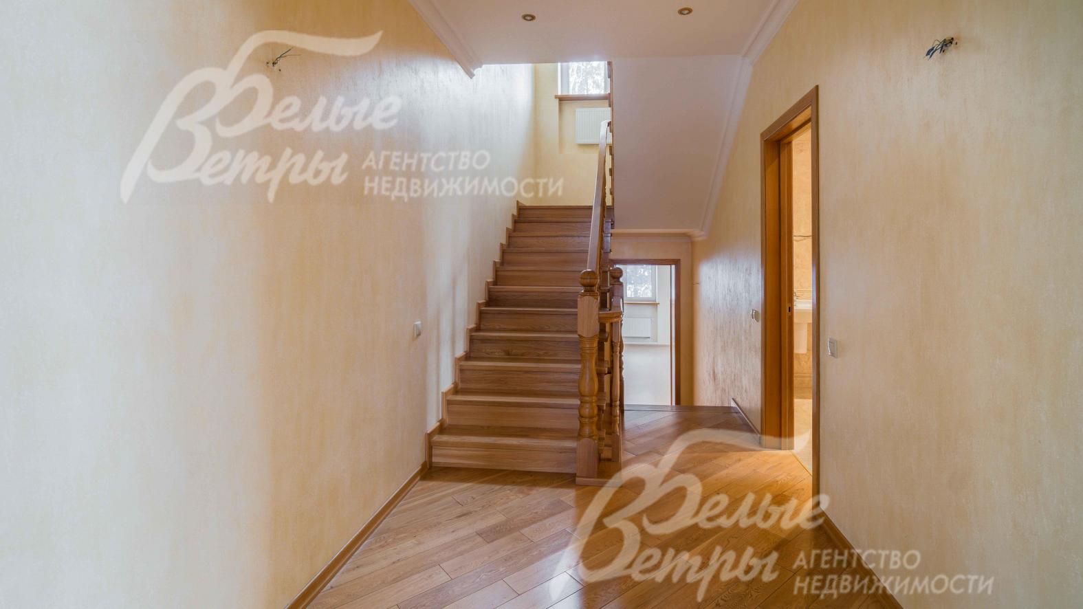 Холл второго этажа