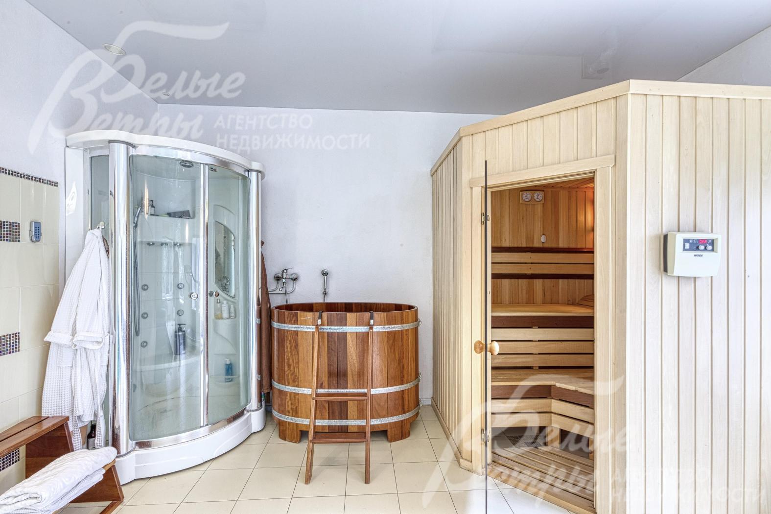 В зоне бассейна установлена инфракрасная сауна