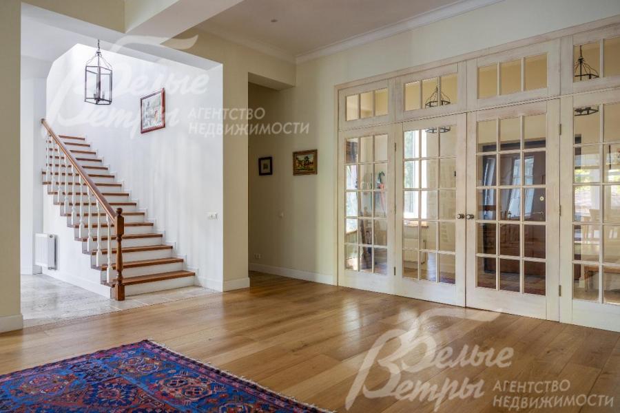 Холл 1-го этажа