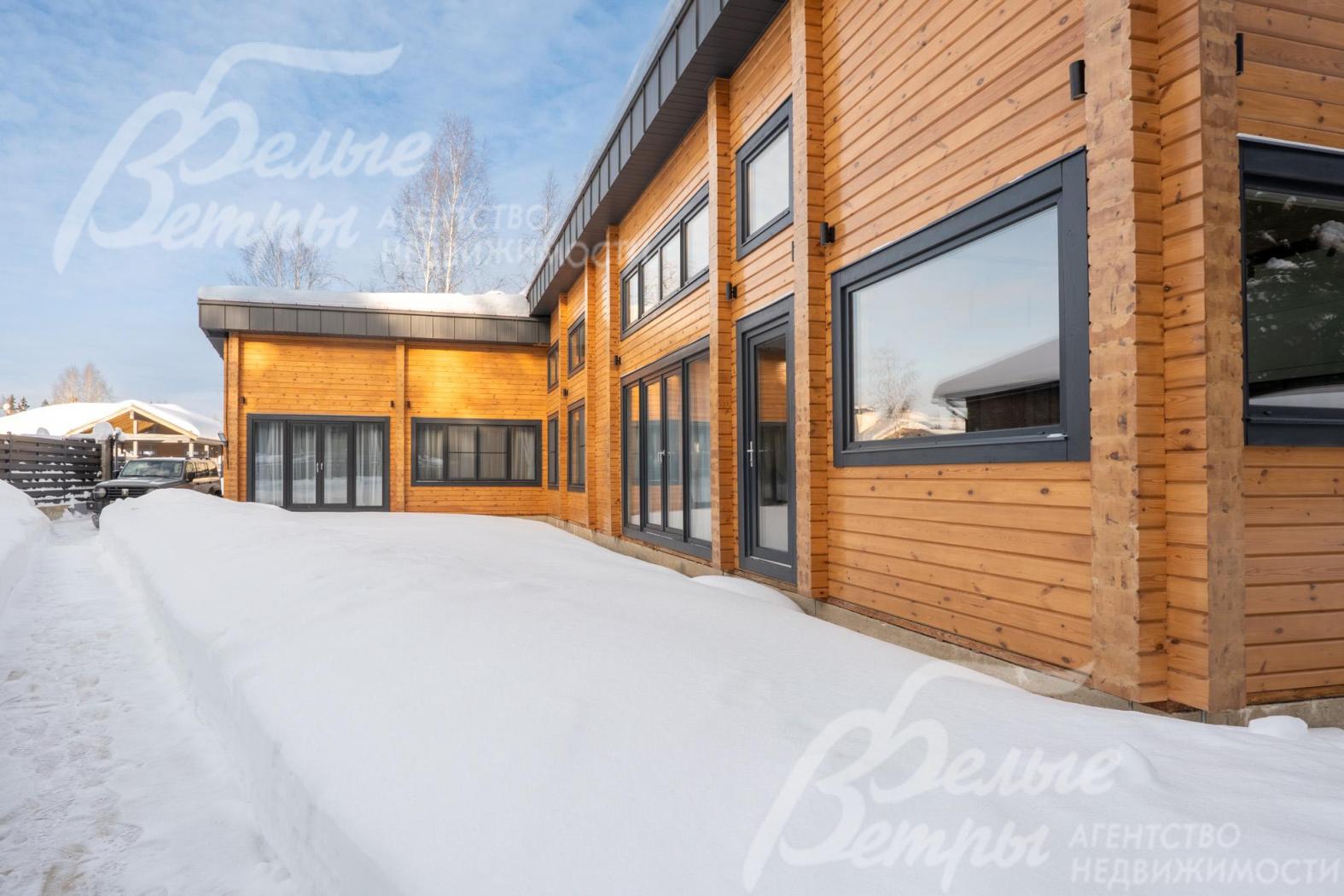 Участок подготовлен к реализации проекта ландшафтного дизайна, также на нём подготовлены все необходимые выводы коммуникаций для строительства отдельностоящей бани