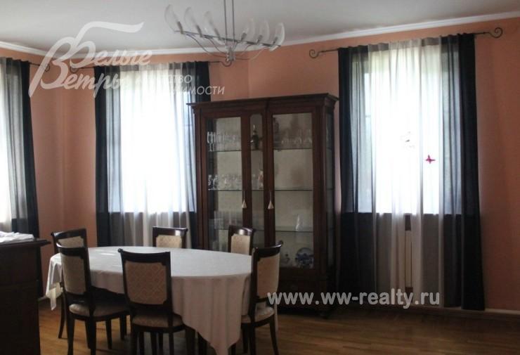 До полностью меблирован.