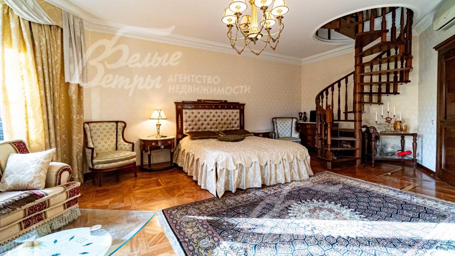 Главная спальня 36 кв.м с лестницей в кабинет 38 кв.м на 2-ой этаж