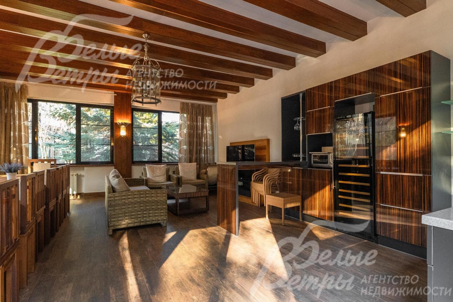 Зона кухни-гостиной в беседке-барбекю