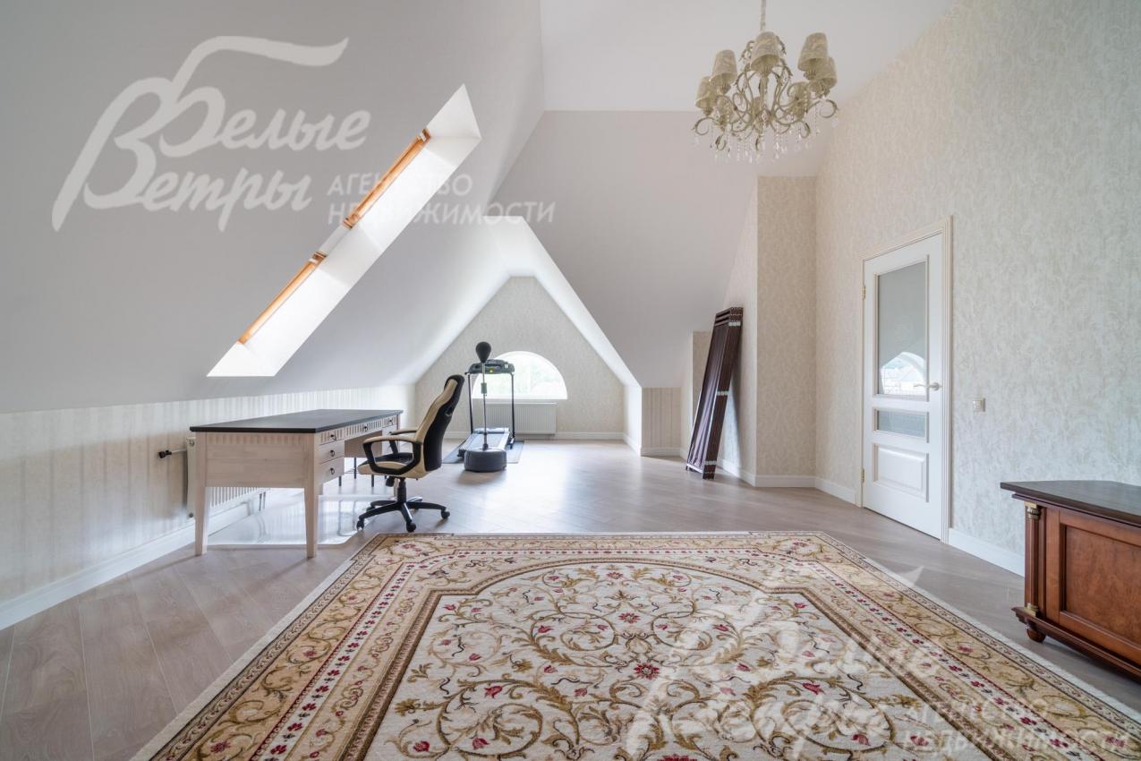 Помещение свободного назначения на мансардном этаже 42 кв.м, может быть оборудовано под спортзал, либо игровую комнату