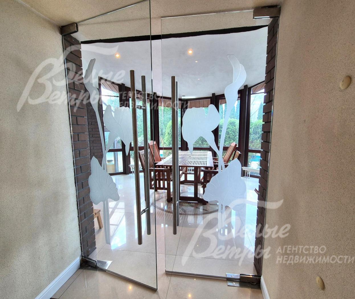 Легкие атмосферные двери на террасу