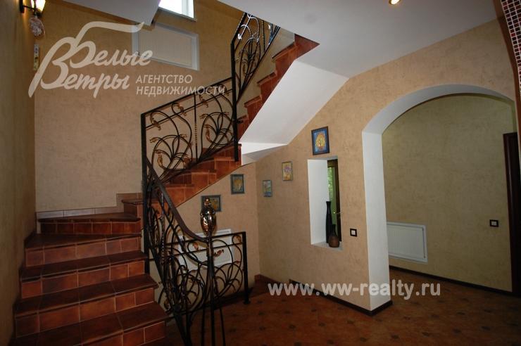 В отделке дома использованы элементы ковки.