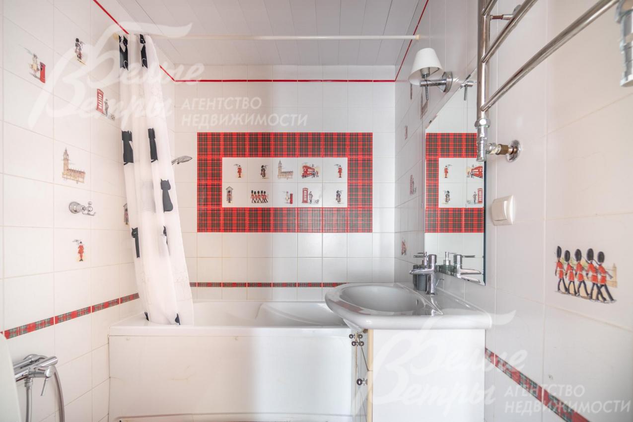 Санузел при спальне с ванной