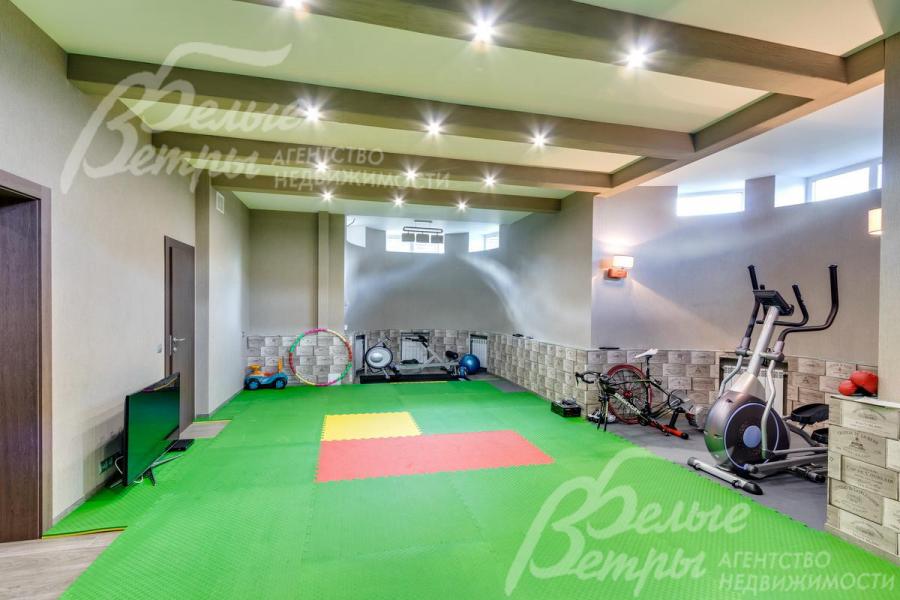 Тренажерный зал на цокольном этаже