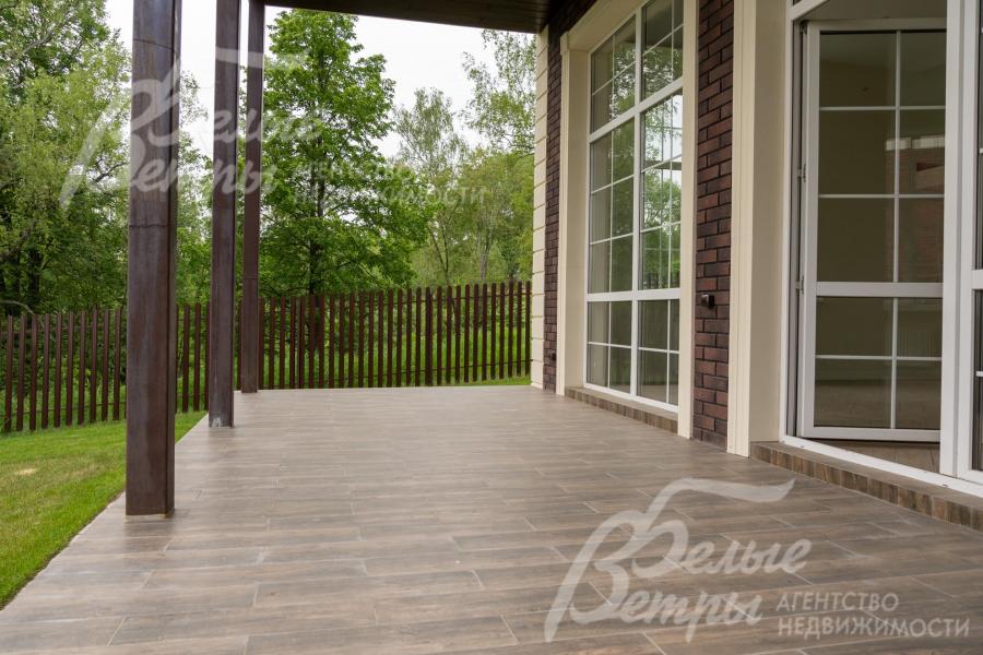 Крытая терраса с шикарным видом. 