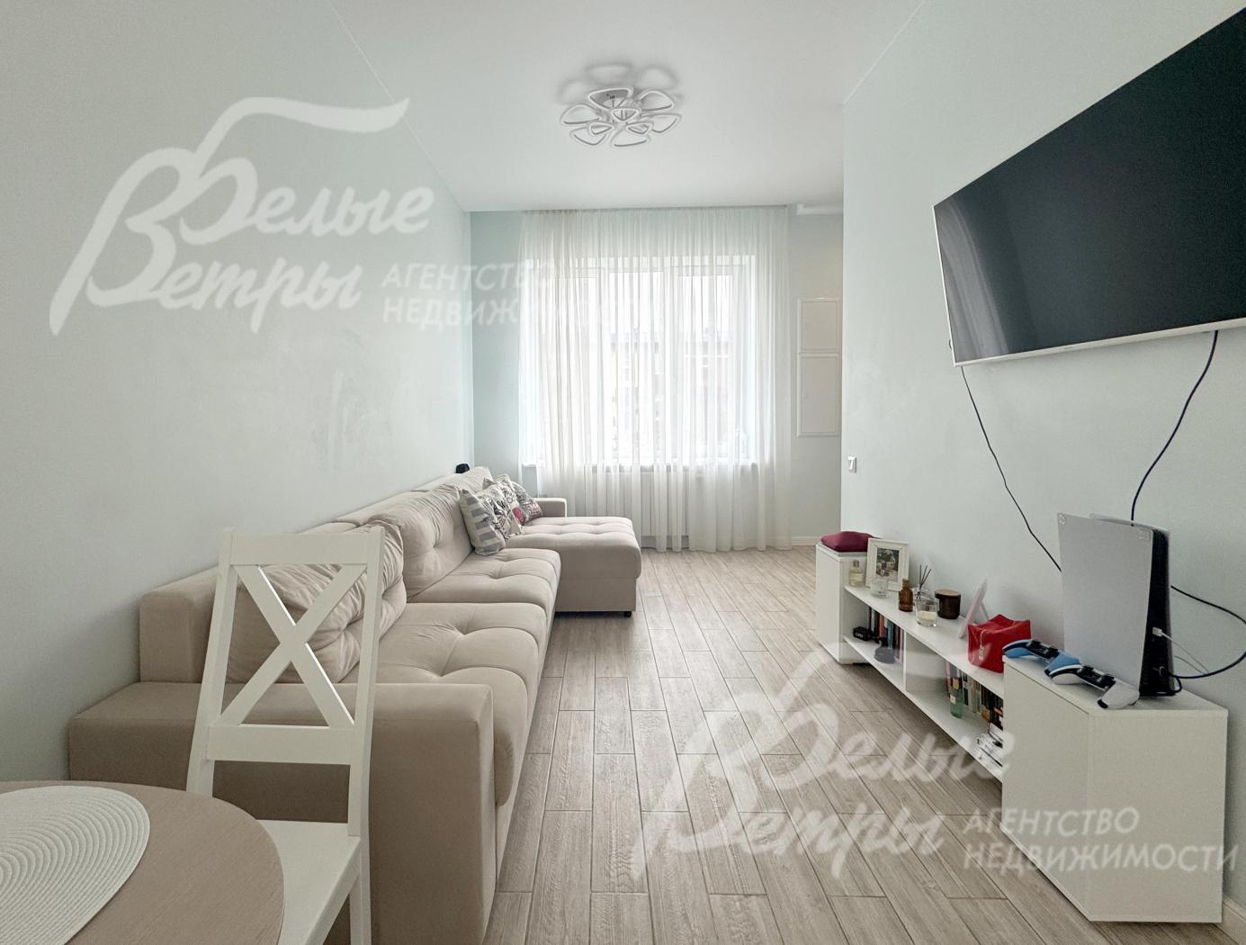 В доме выполнена современная отделка в светлых тонах с использованием качественных материалов