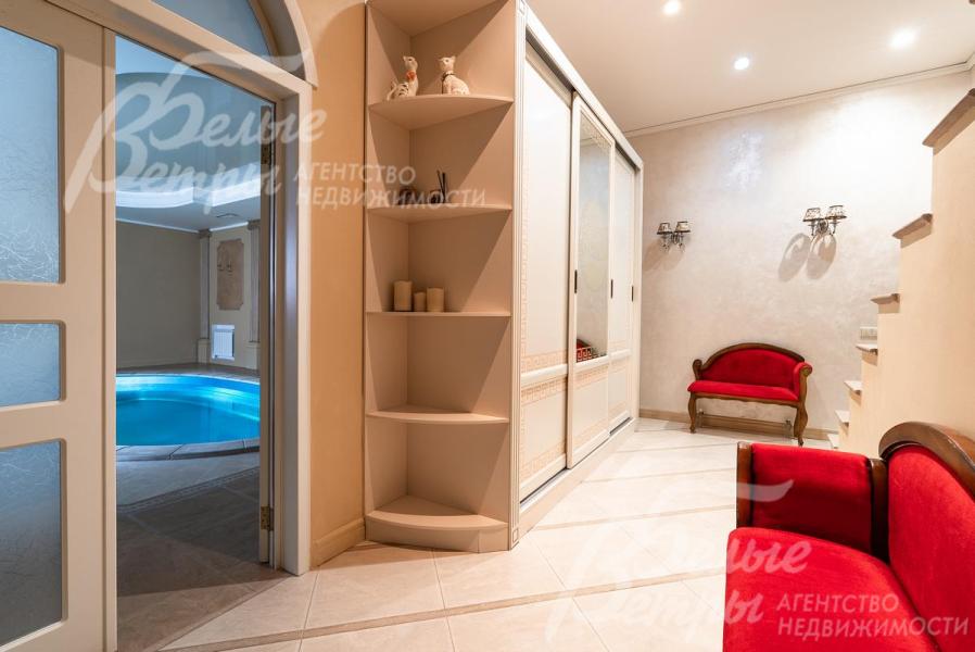 Выход к бассейну в Гостевом доме