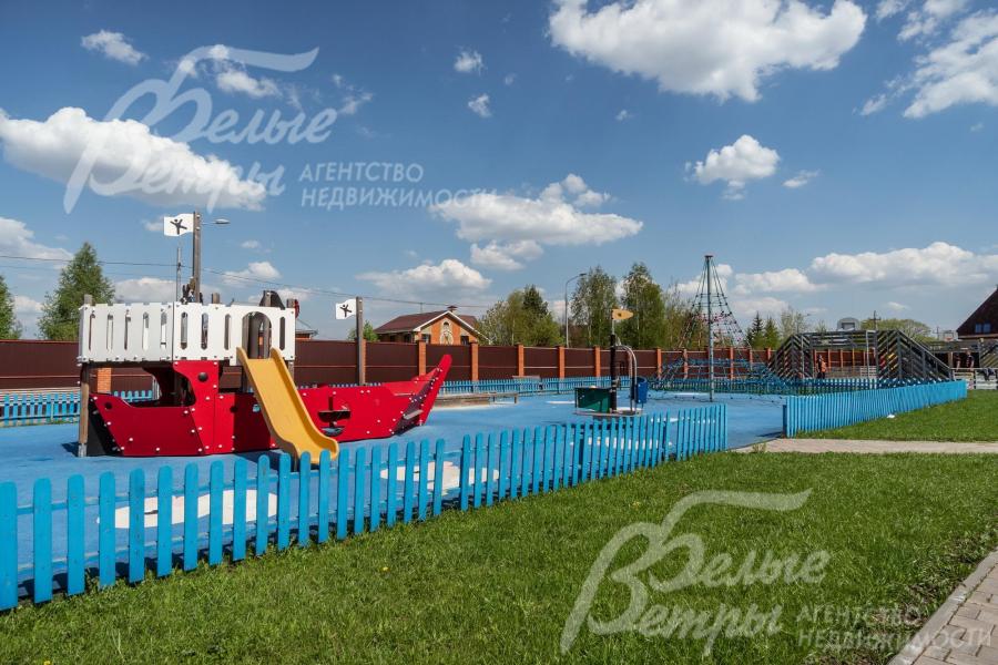 Детские площадки в поселке Александровы пруды