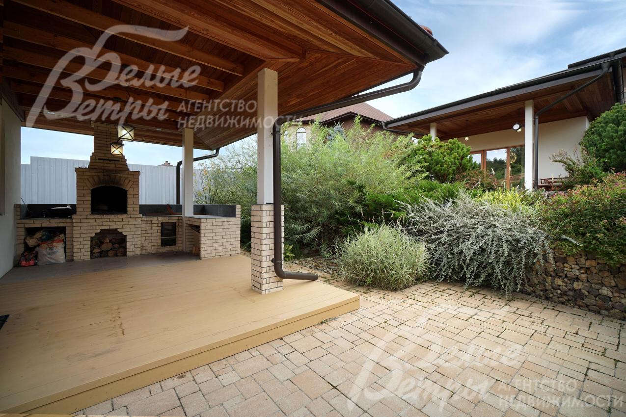 Мангальная зона на крытой террасе бани