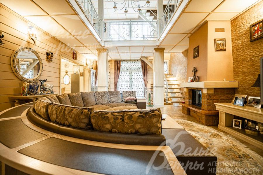 Гостиная со вторым светом