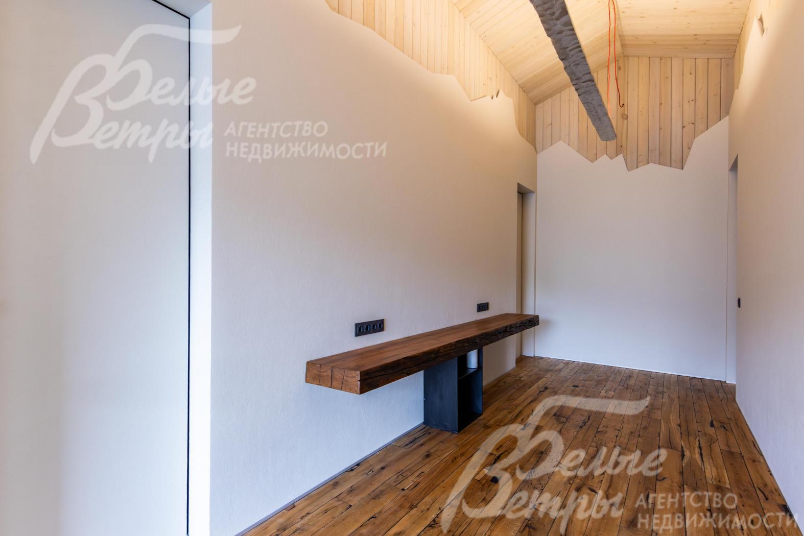 Холл 2-го этажа.