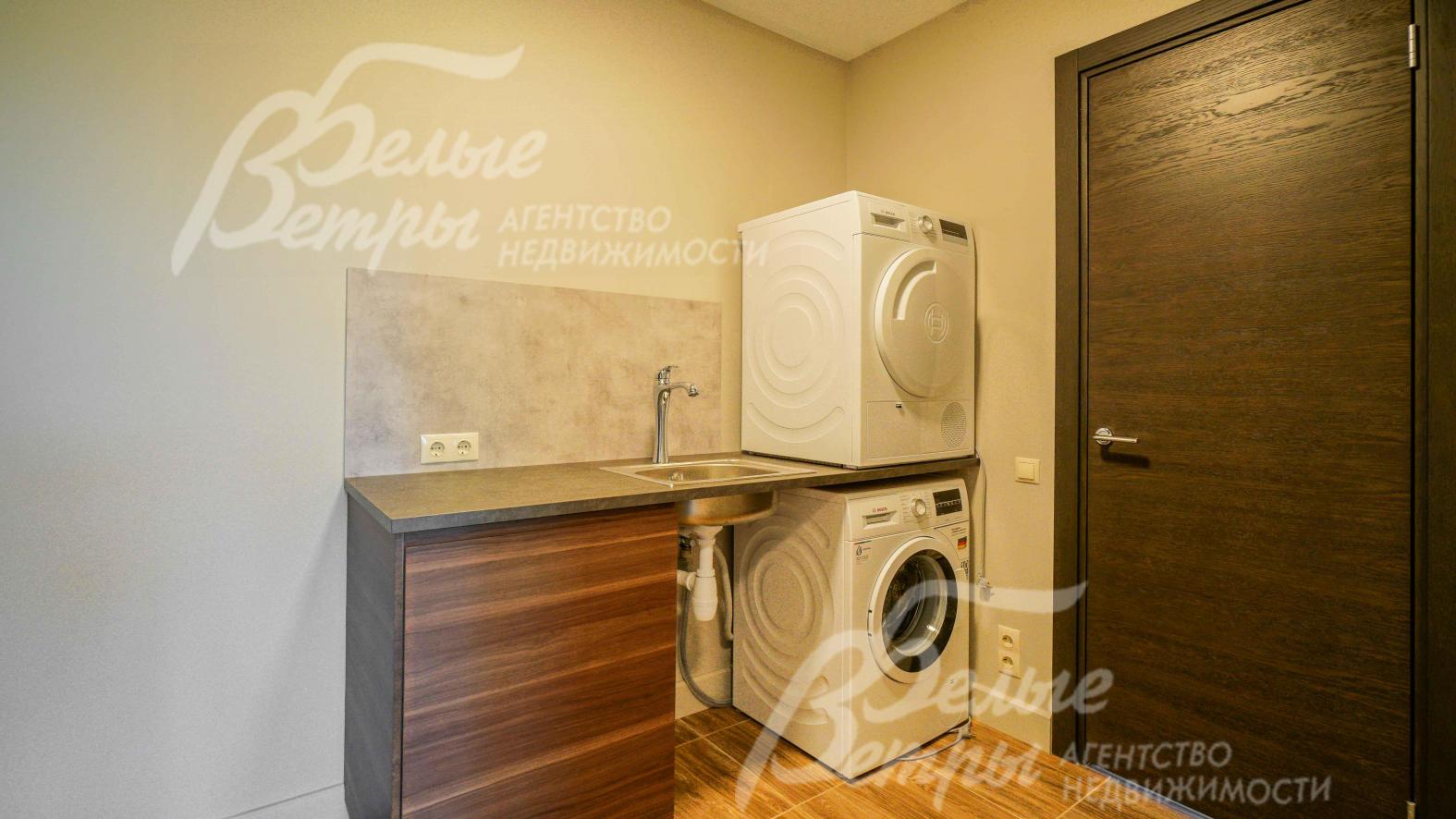 Прачечная с установленной техникой