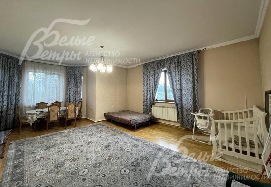 Просторная спальня на 2-ом этаже.