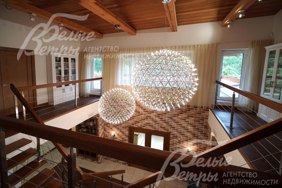 Второй свет с композиционным освещением - вид со второго этажа