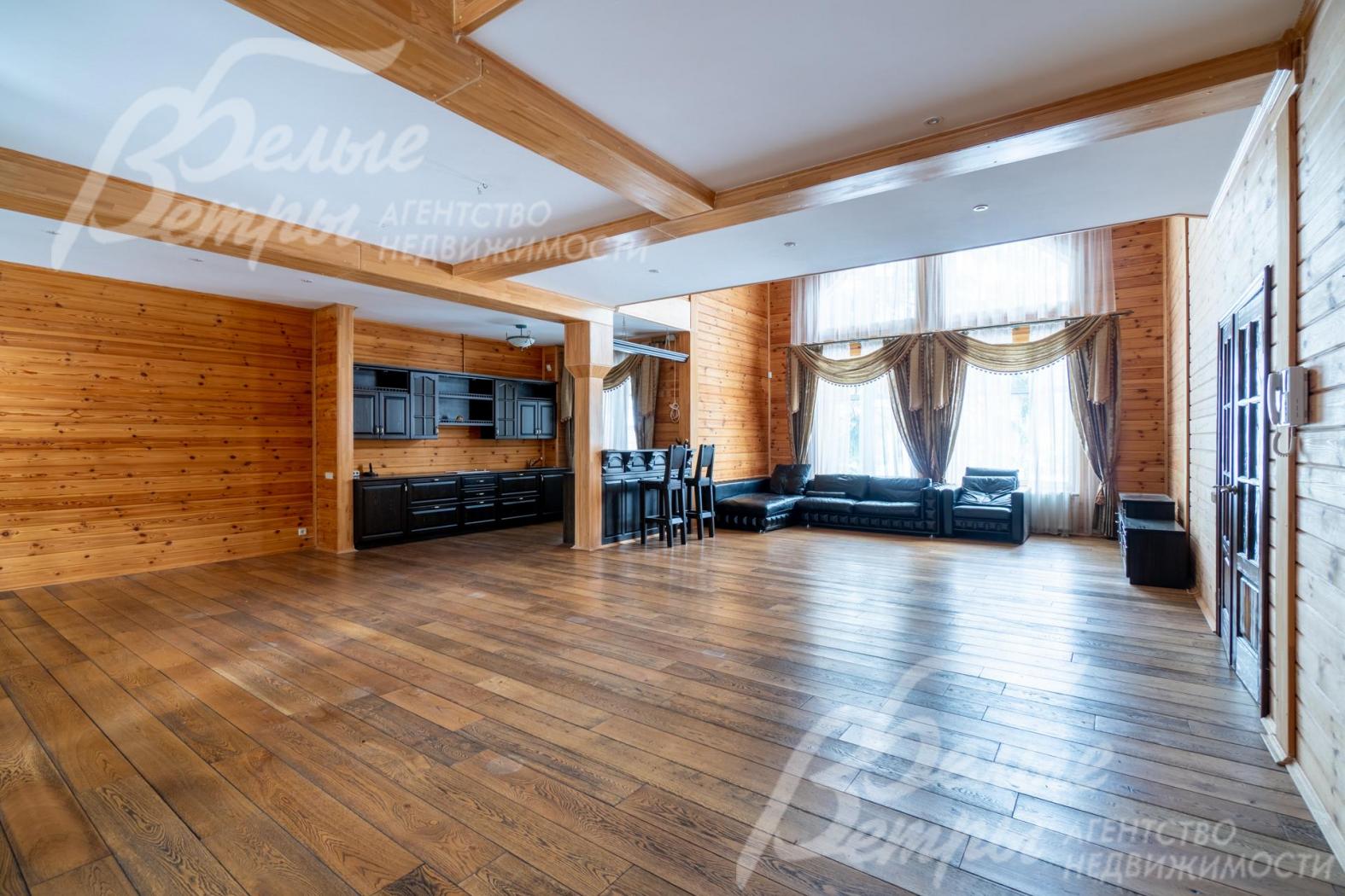 Гостиная с кухней-столовой в гостевом доме