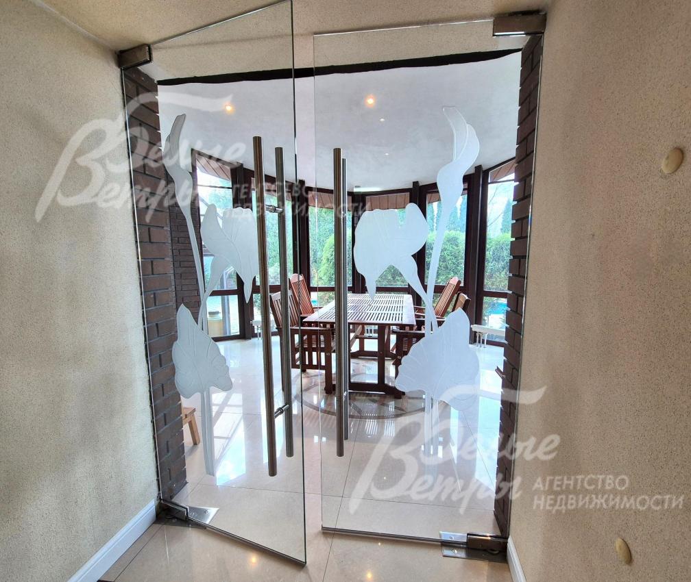 Легкие атмосферные двери на террасу