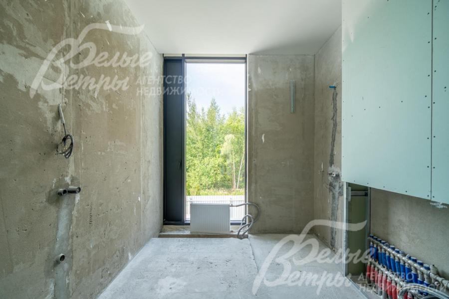 Вход в дом. Все коммуникации в доме разведены до точек (электричество, отопление, тёплые полы, «Умный дом»)