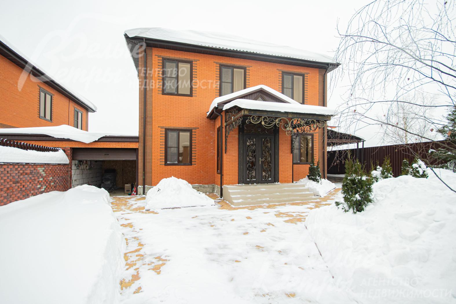 К дому примыкает гараж на 1 авто