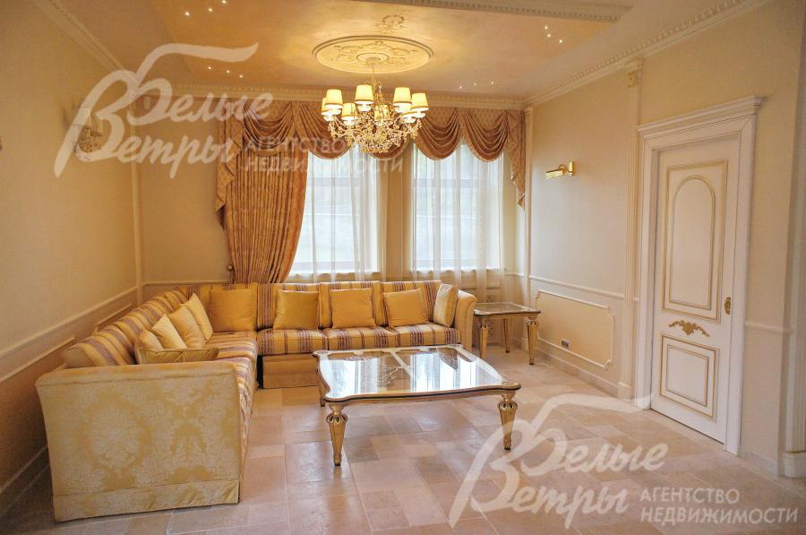 Зона отдыха с мягкой мебелью