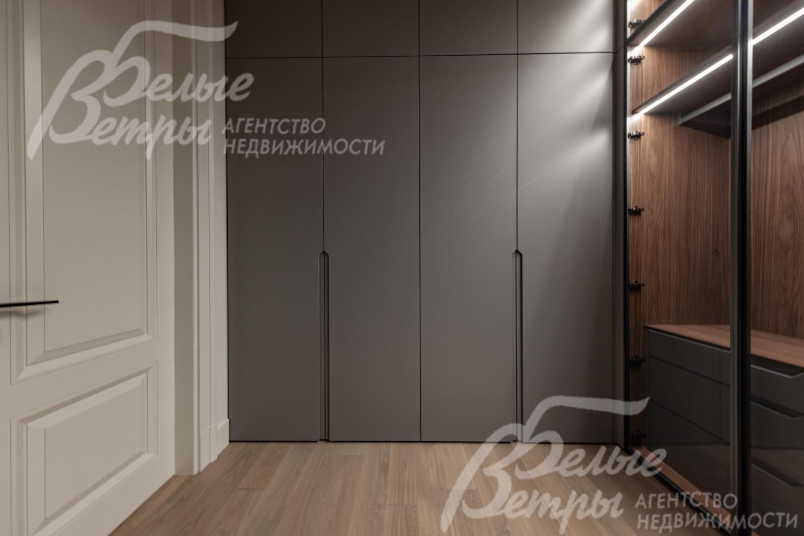 Гардеробная при входе