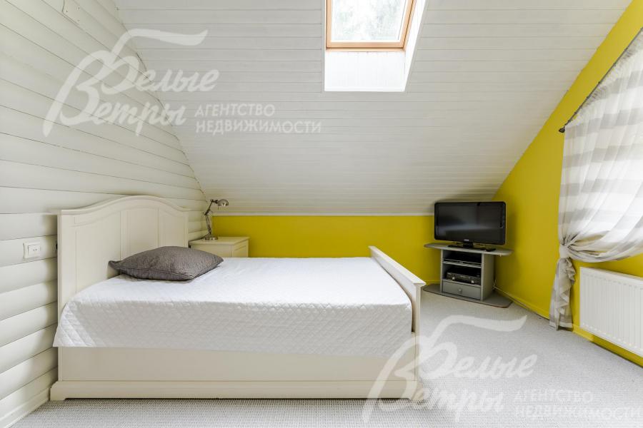 Светлая спальня 15 кв.м на втором этаже