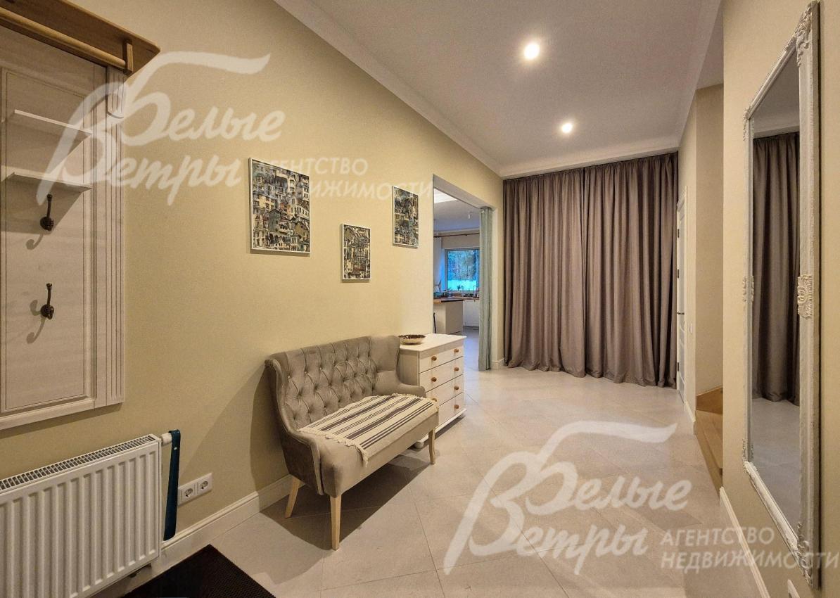 Просторная прихожая