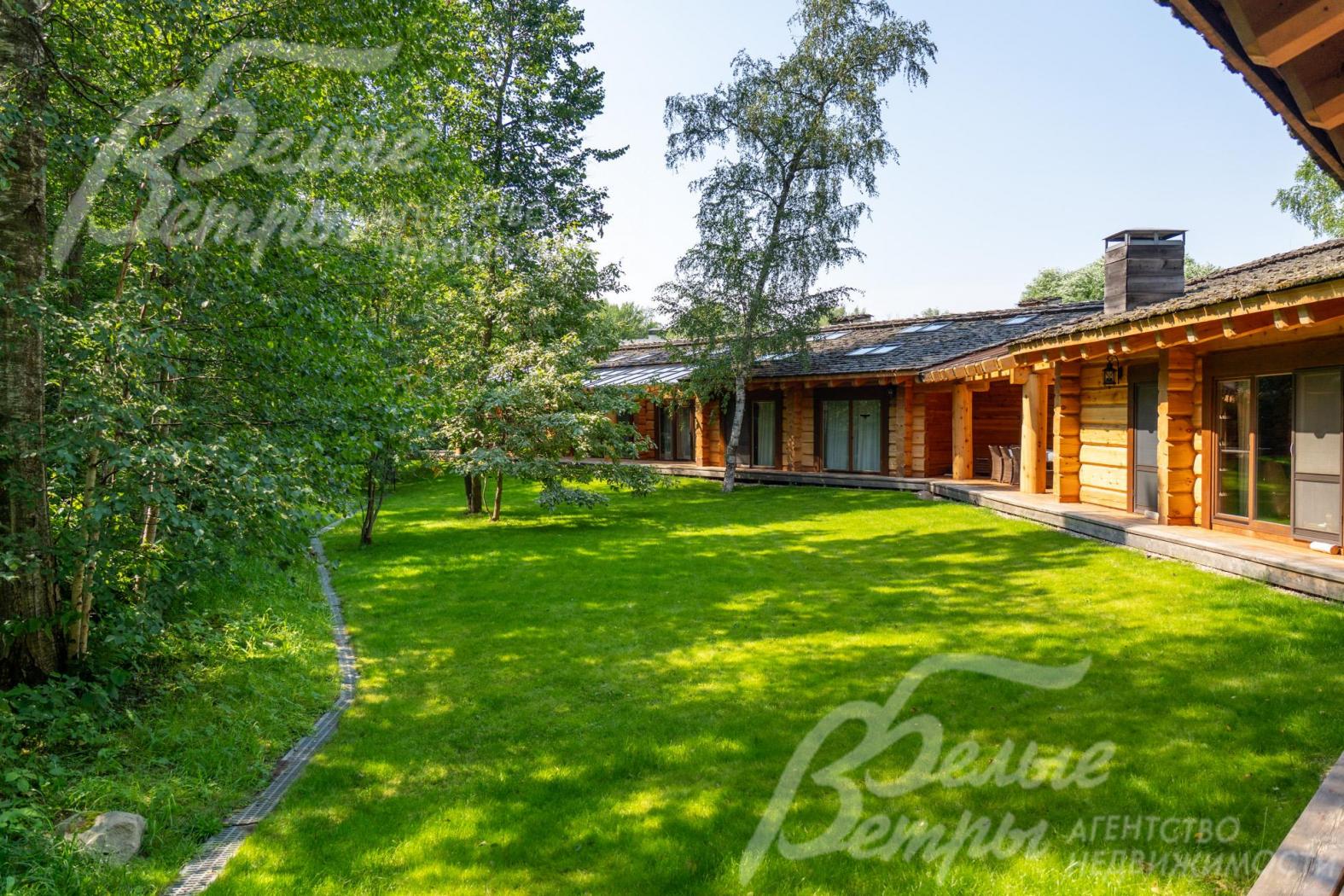 Зона барбекю с видом на лес