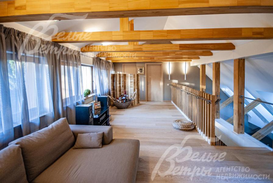 Комната свободного назначения 42 кв.м на мансардном этаже