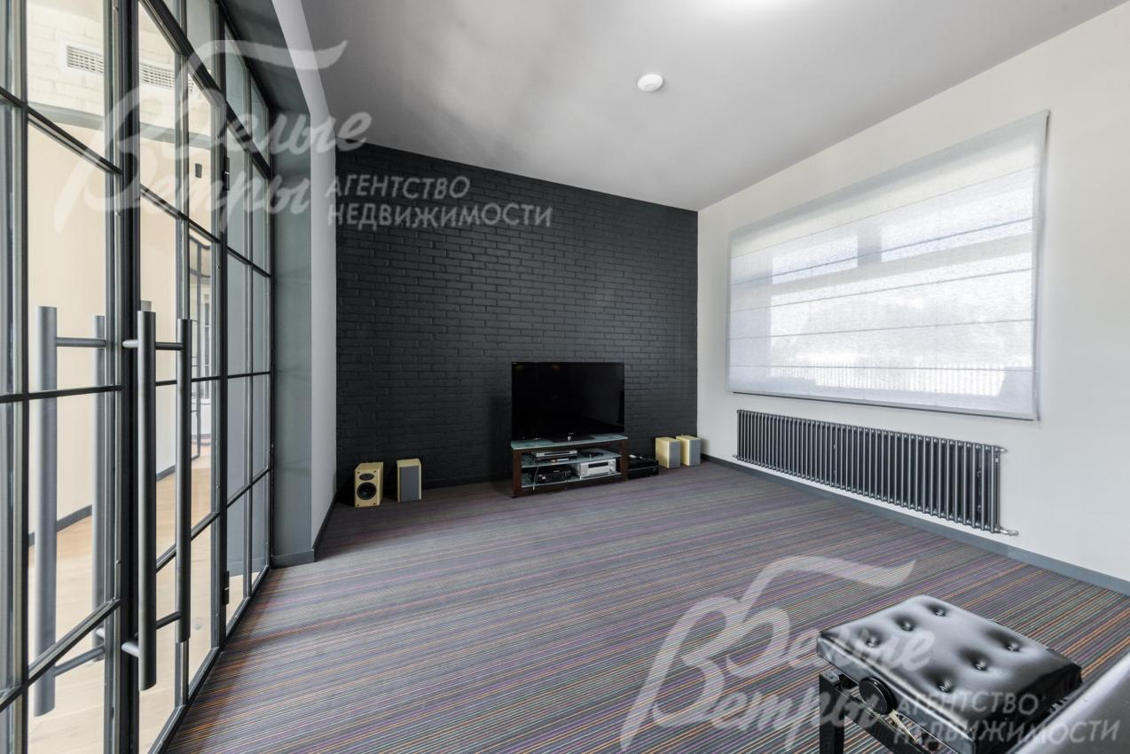 Кинозал на 1ом этаже с выходом на террасу