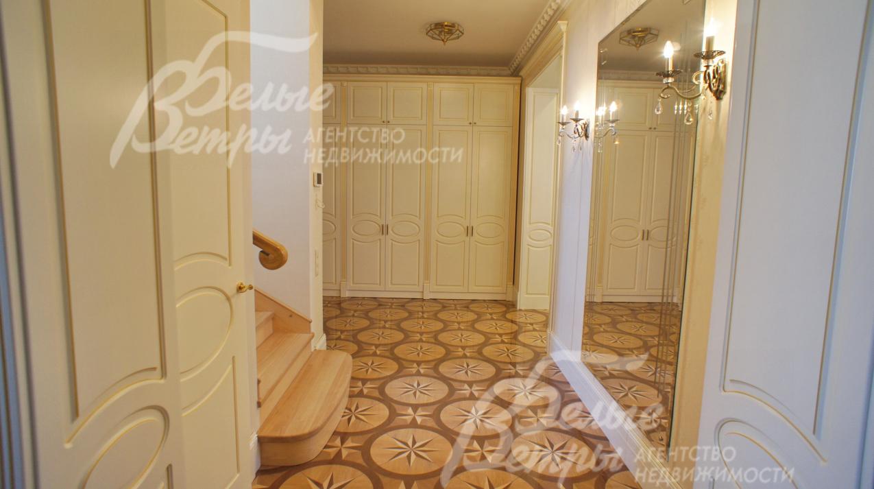 Холл 1го этажа