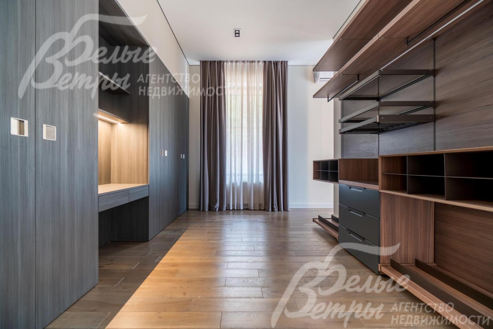 Гардеробная мастер-спальни