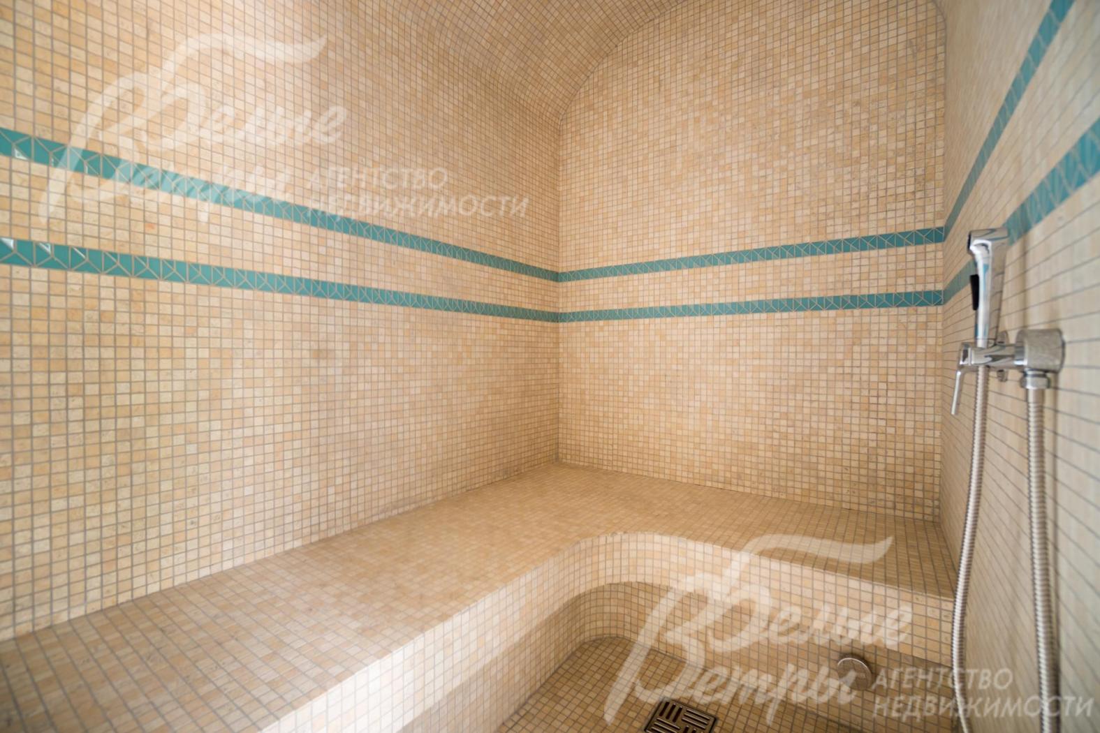 В санузле мастер-спальни расположен хамам