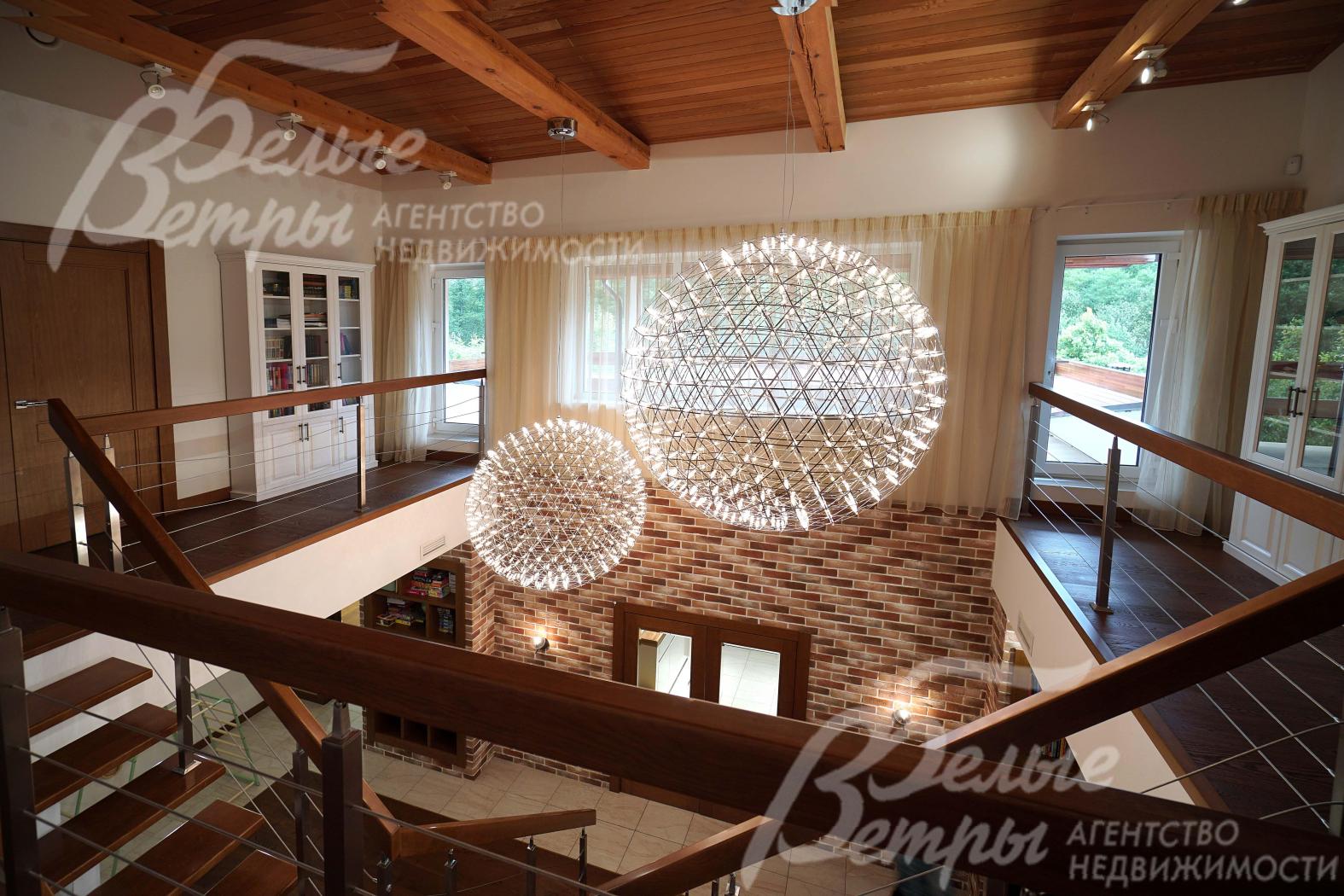 Второй свет с композиционным освещением - вид со второго этажа