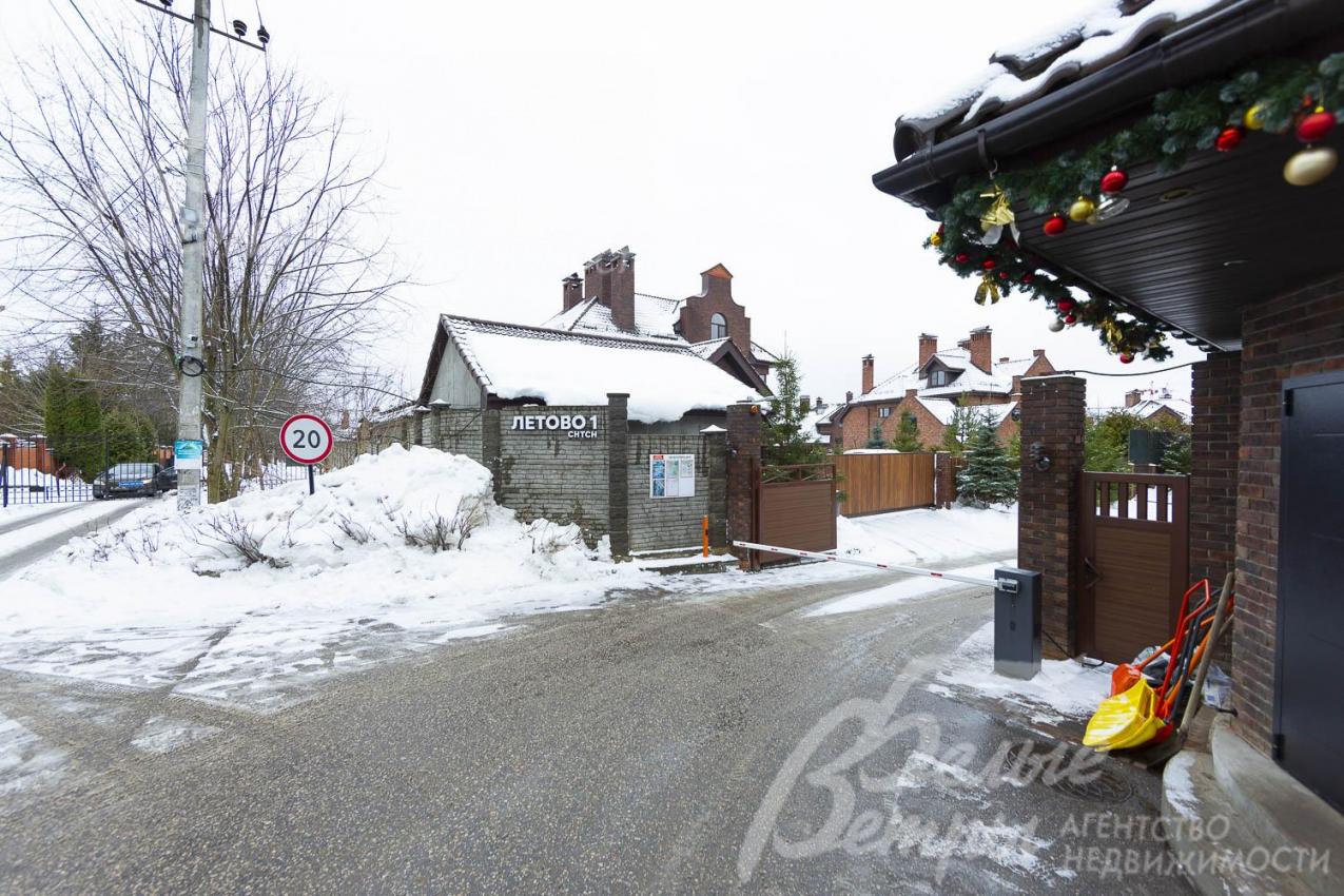 Въезд в коттеджный посёлок - через КПП