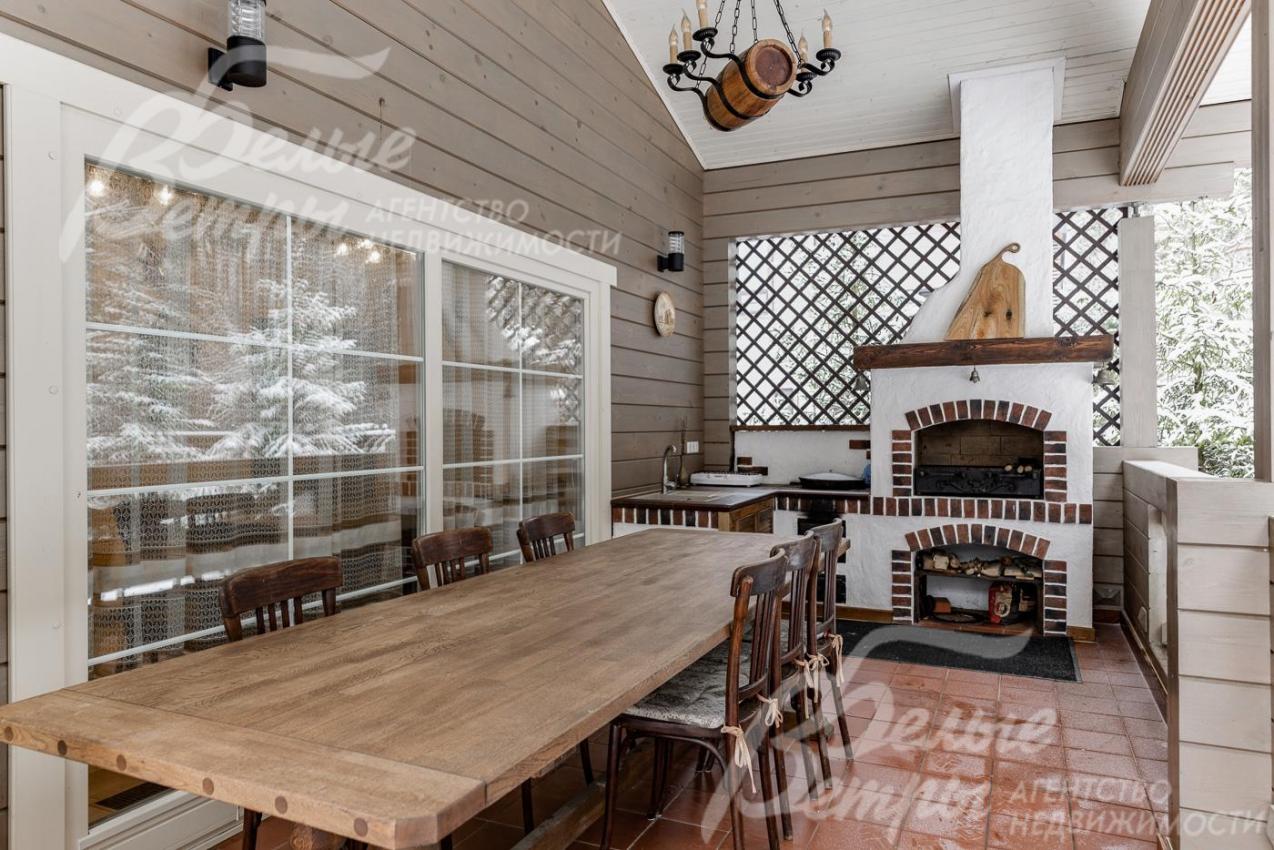 Терраса с печь-камином