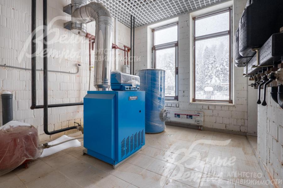 Для системы отопления предусмотрена точка подключения; котельную заведена газовая труба