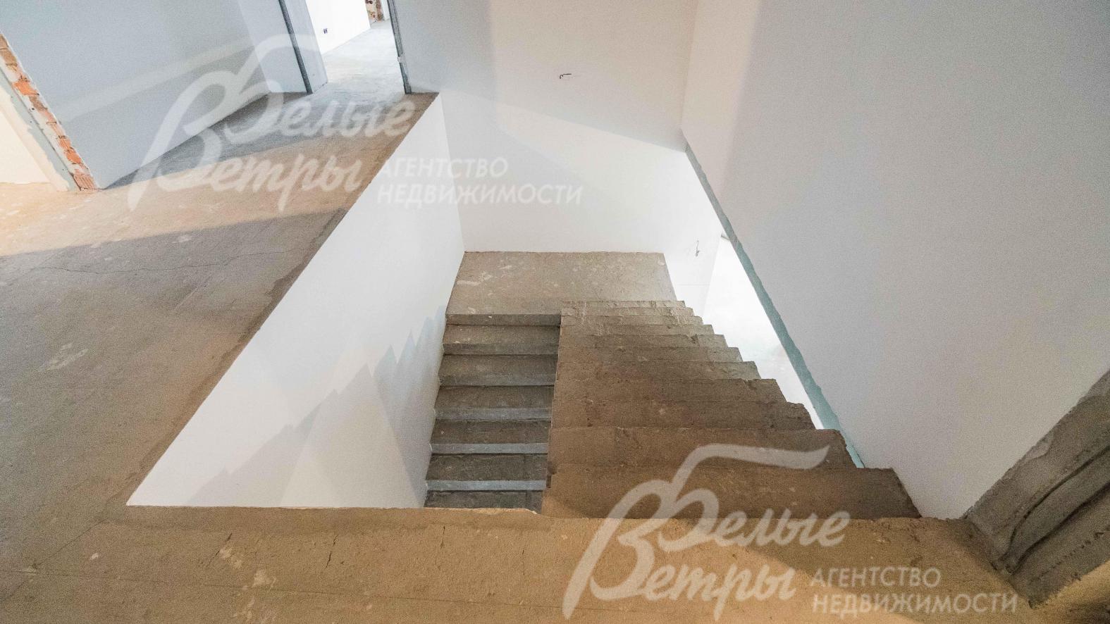 Широкая ж/б лестница