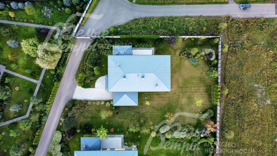 Вид дома с высоты птичьего полета