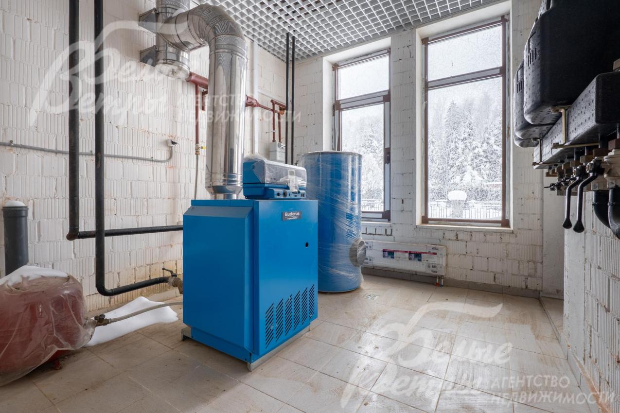 Для системы отопления предусмотрена точка подключения; котельную заведена газовая труба