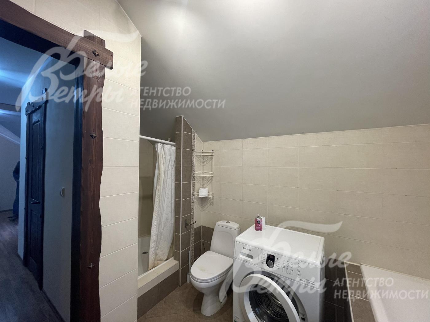 Душевая и ванна в санузле 2-го этажа