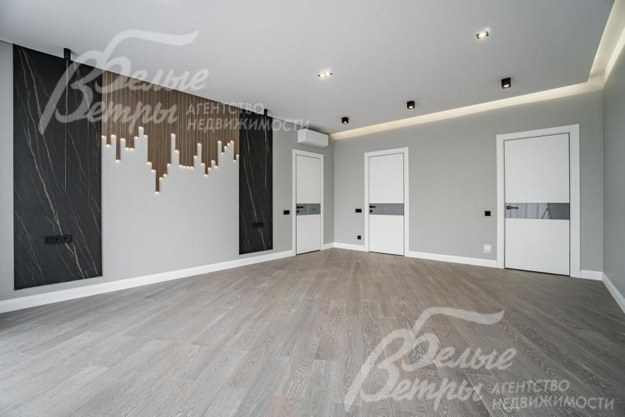 Потолки обшиты гипсокартоном с теневым профилем