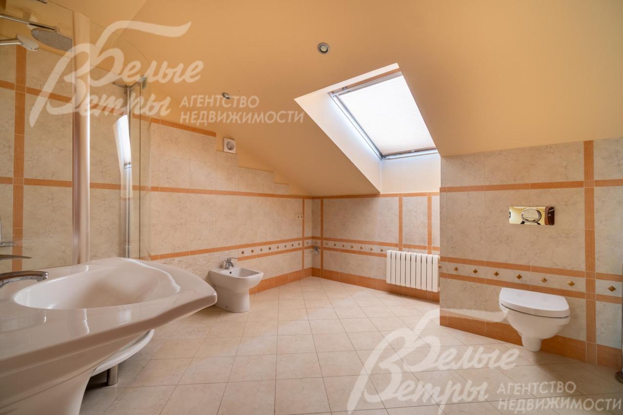 Санузел с душевой в блоке персонала