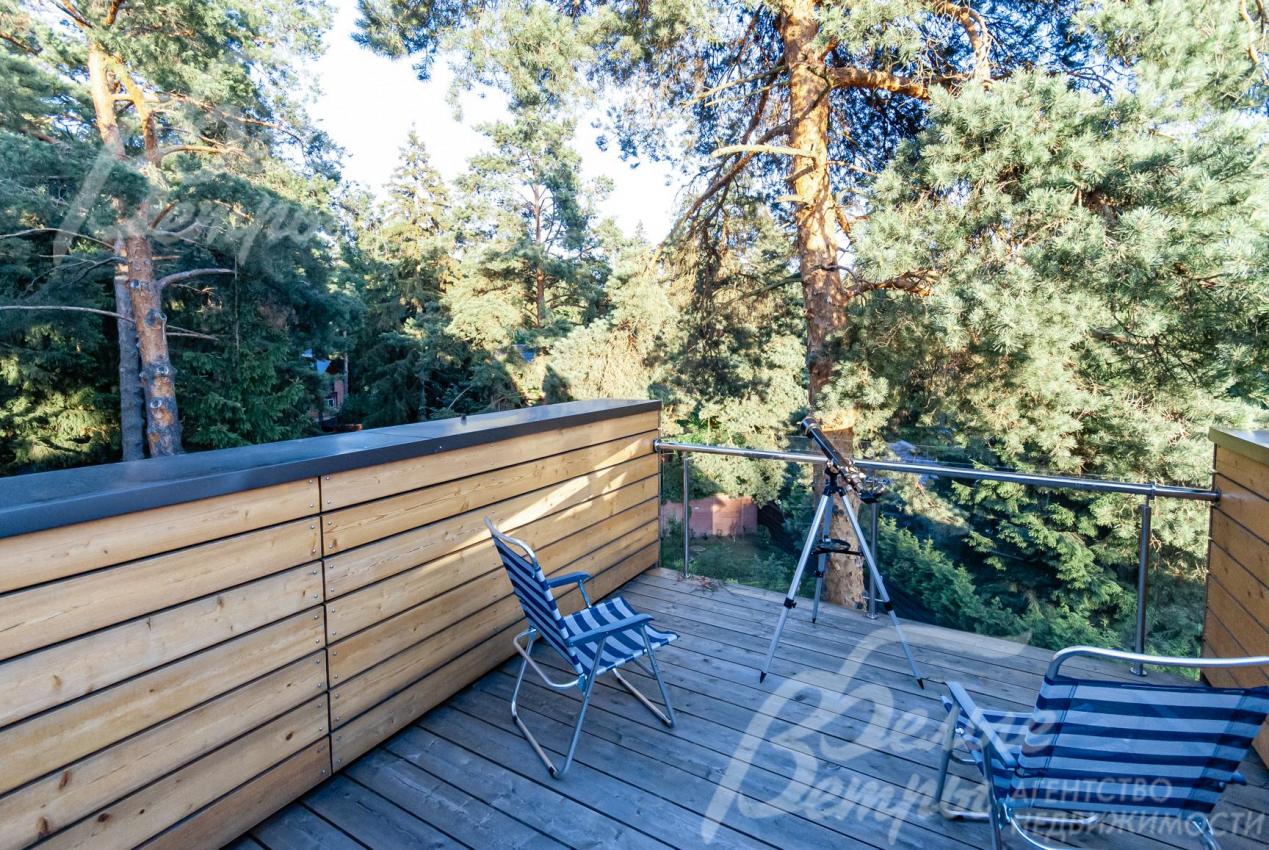 Балкон с видом на лес