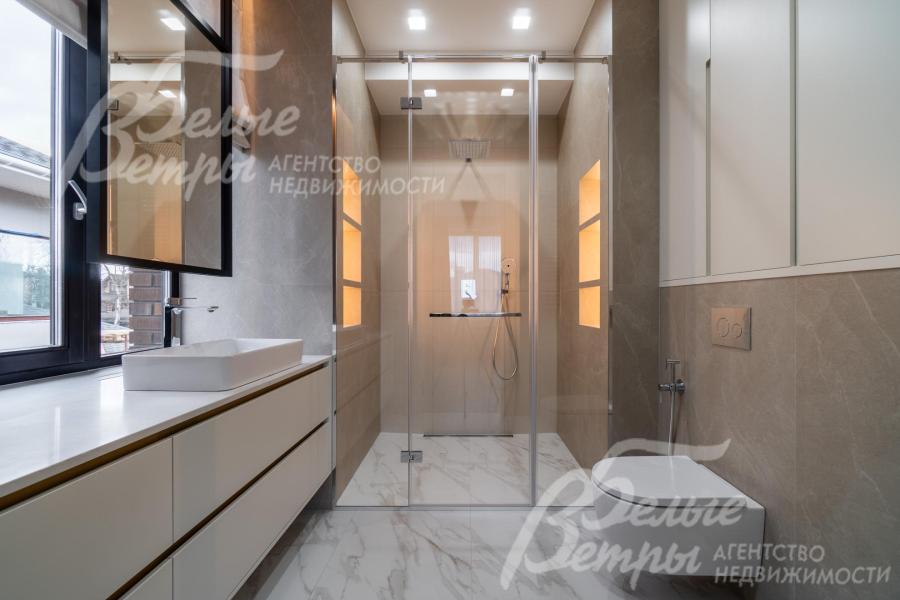 Санузел с душевой при спальне-3