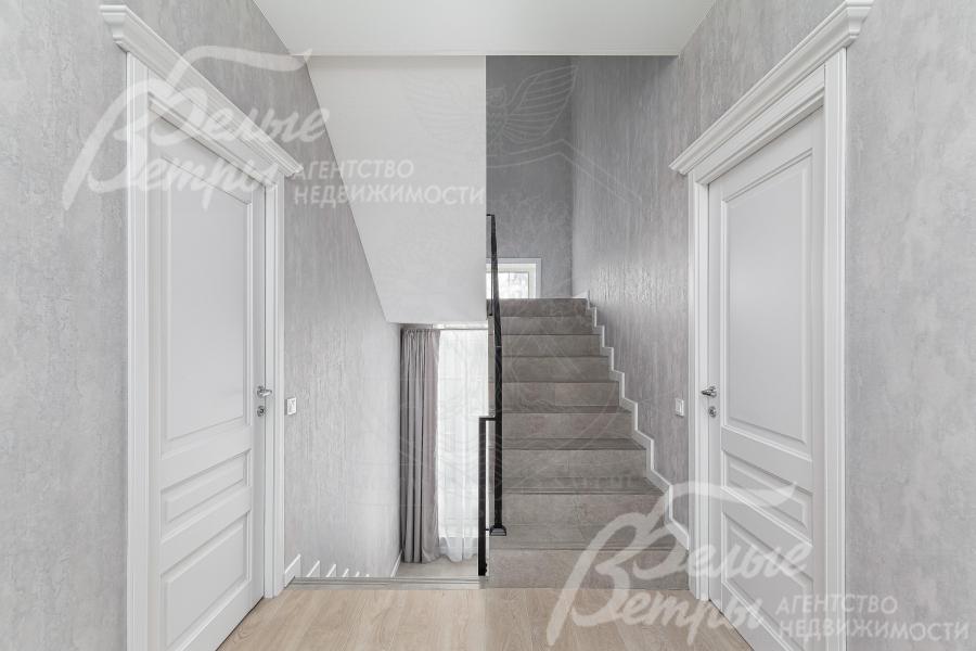 Холл второго этажа