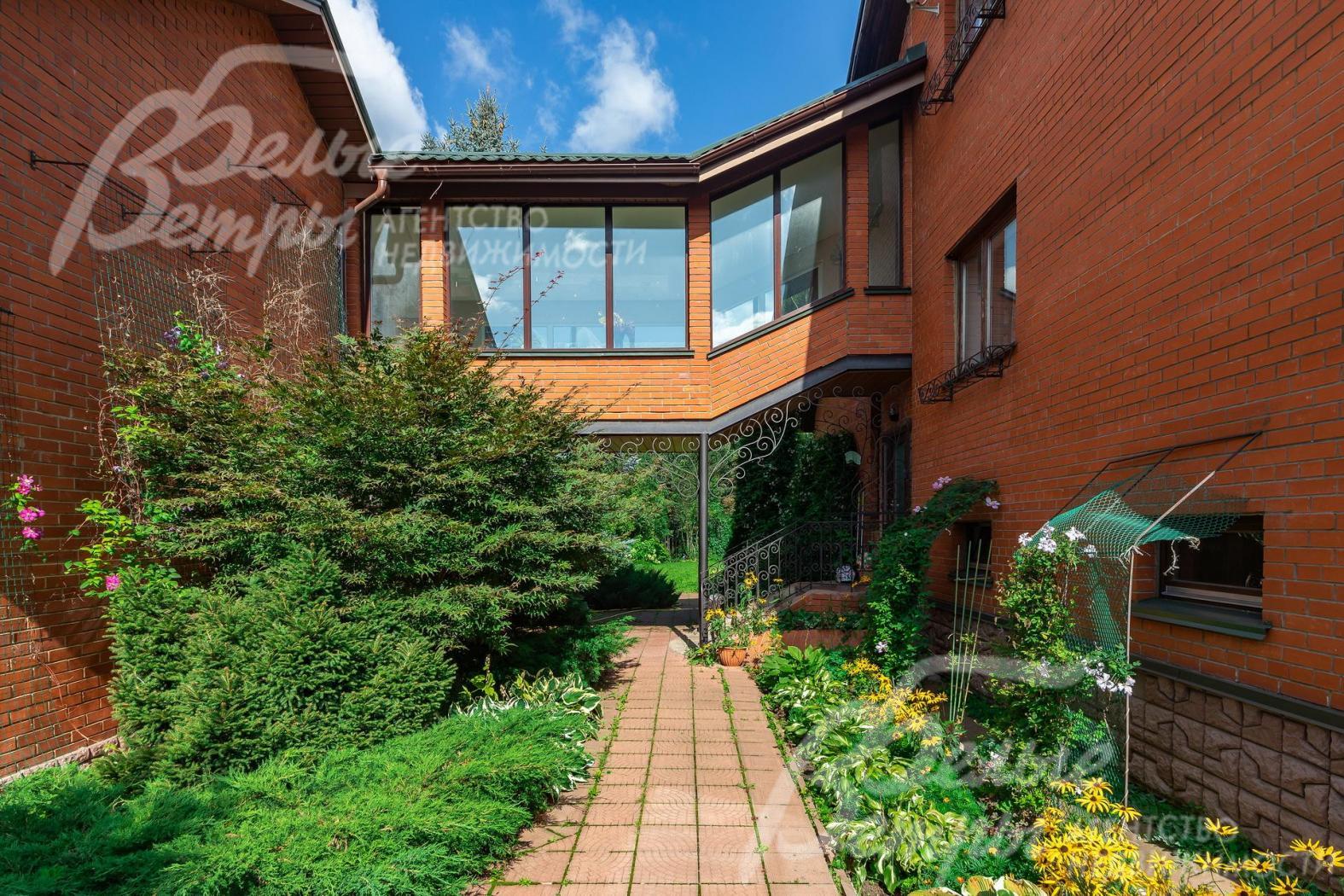 Переход из дома в гараж